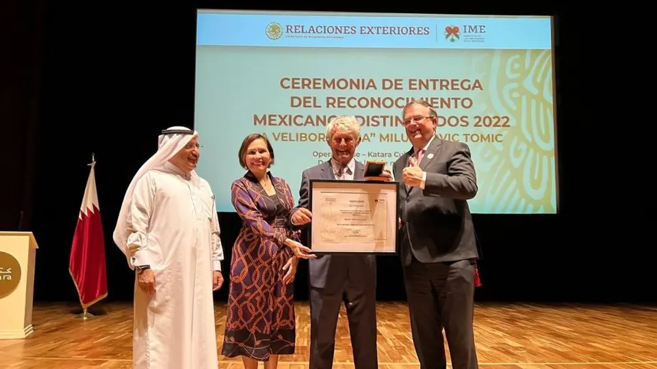 Bora Milutinovic: Fue reconocido con el galardón "Mexicanos Distinguidos"