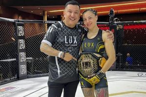 MMA: Victoria Alba se convirtió en la primera campeona Mosca de LUX Fight League