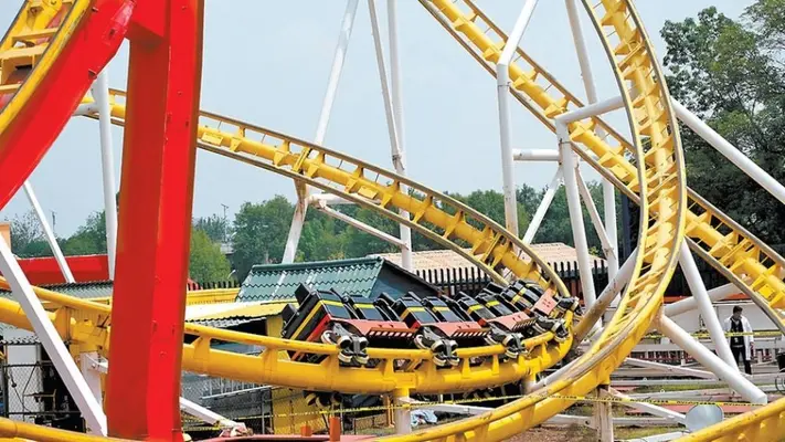 La Feria de Chapultepec: Comenzó desmantelación de la mítica Montaña Rusa
