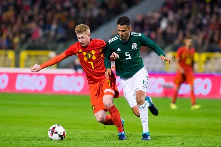 Kevin De Bruyne y Diego Reyes en el juego entre México y Bélgica en 2017 l MEXSPORT