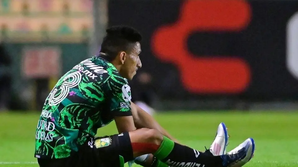 Ángel Mena: Salió lesionado y prendió alarmas en Ecuador