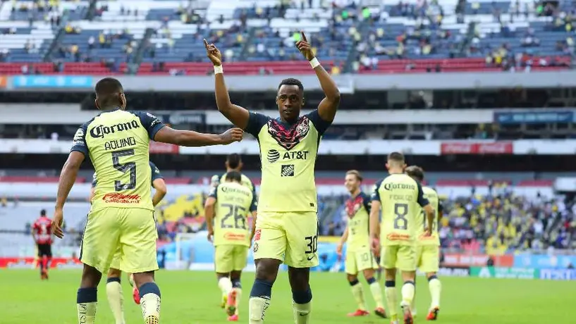 América: Renato Ibarra, captado en transporte público en CDMX