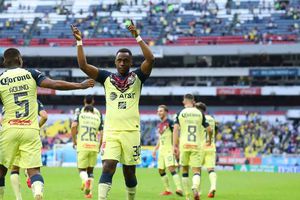 América: Renato Ibarra, captado en transporte público en CDMX