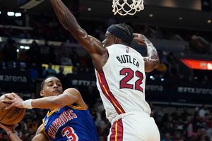 NBA: Jimmy Butler se enfrentó a su coach Erik Spoelstra en pleno partido