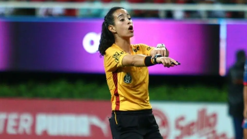 Liga MX Femenil: Árbitra repitió en tres ocasiones el silbatazo inicial del partido
