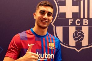 Ferran Torres confirmó su relación con la hija de Luis Enrique con foto en redes sociales