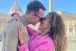 Una árbitro de la Eredivisie sorprendió al anunciar su noviazgo con futbolista