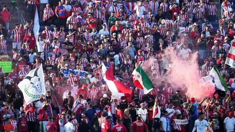 Chivas: Conato de bronca entre rojiblancos y elementos de seguridad tras el partido vs Atlas