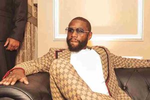 Floyd Mayweather posó con increíble reloj de 18 millones de dólares