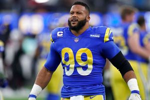 NFL: Aaron Donald firmó extensión de contrato millonario con Los Ángeles Rams