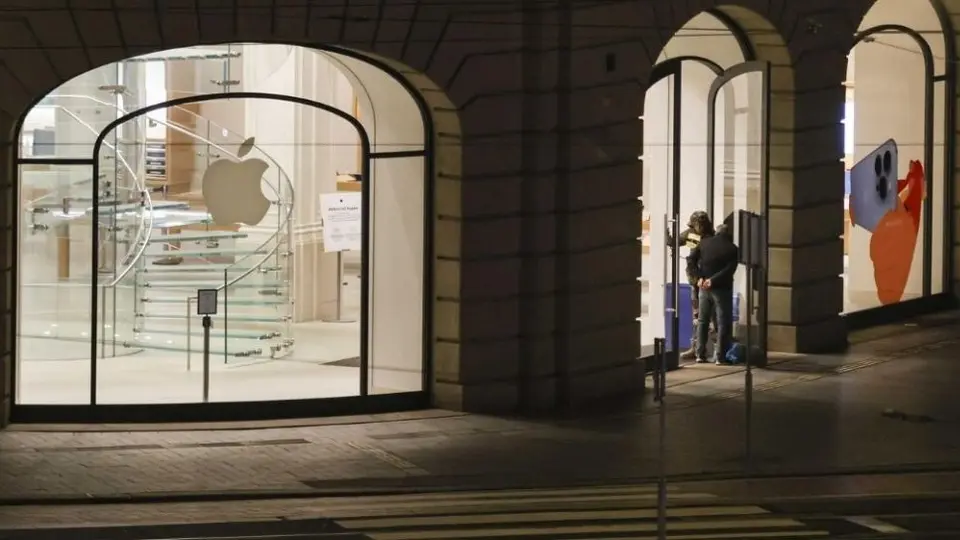 Hombre irrumpió en tienda de Apple con arma de fuego; rehenes ya fueron liberados