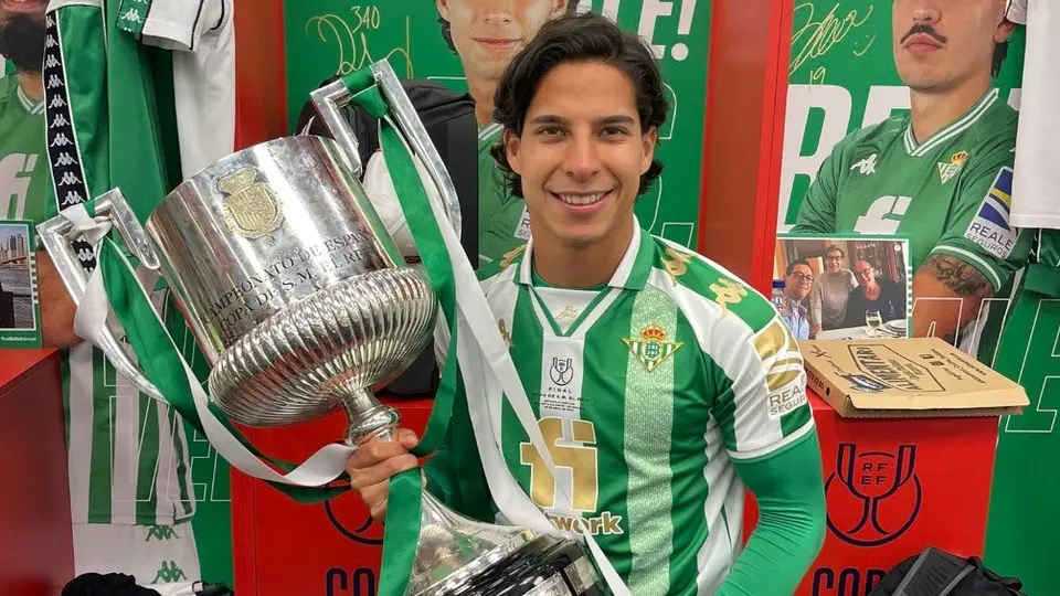 Diego Lainez: Betis busca canjear al mexicano por Denis Suárez del Celta