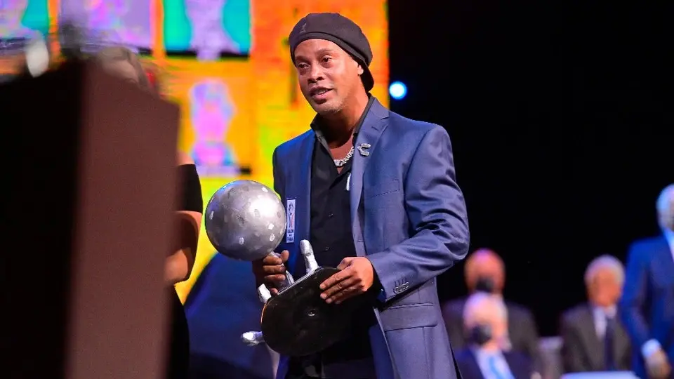 Ronaldinho: ‘Espero que Pedri pueda marcar una época en el Barcelona’