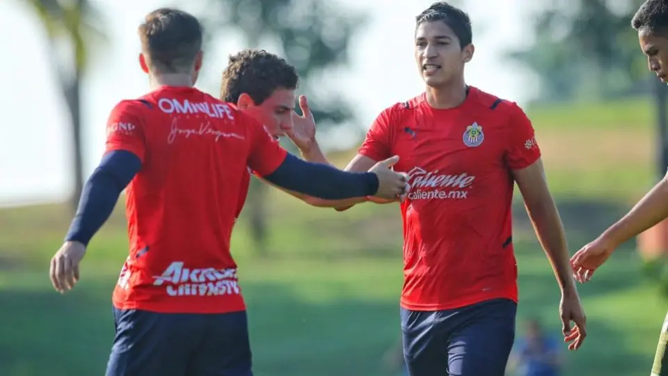 Chivas: Inició con pie derecho la pretemporada goleando a Colima FC