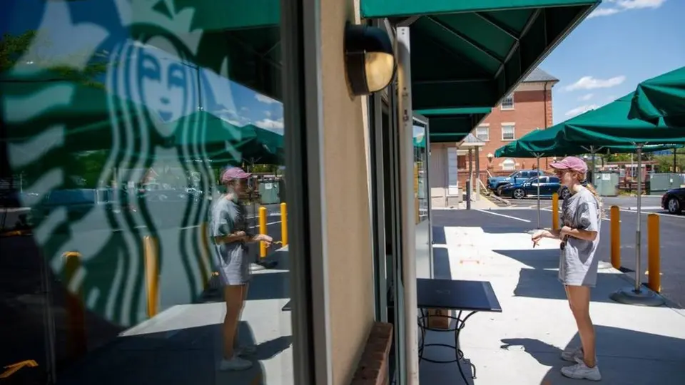 Coca Cola, McDonald´s y Starbucks suspenden operaciones en Rusia