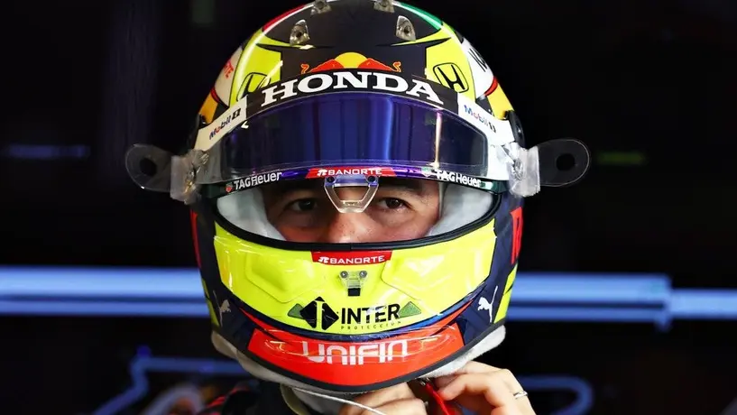 Checo Pérez presentó el casco que utilizará con Red Bull para la temporada 2022