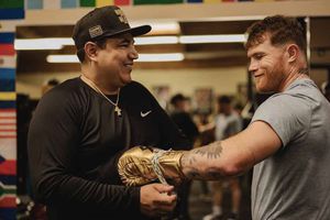 Canelo Álvarez y Eddy Reynoso, reconocidos como peleador y entrenador del año por la BWAA