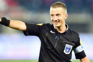 Árbitro retó a aficionados inconformes en Copa de Fracia