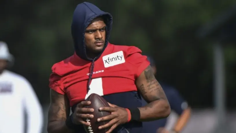 NFL: Carolina Panthers buscarán hacerse de los servicios de Deshaun Watson