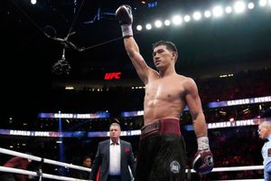 Canelo Álvarez: Así quedó el brazo de Dmitry Bivol tras la pelea ante el mexicano