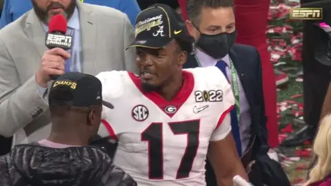 Georgia Bulldogs: Nakobe Dean portó gorra de campeón de Alabama, equipo rival
