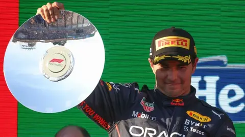 Checo Pérez: 'Quiero estar en el podio semanalmente para mi equipo y para mí mismo'