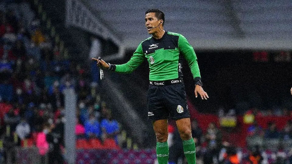 Liga MX: Árbitro 'explotó' contra jugador de Cruz Azul; 'Bájale de hue...'