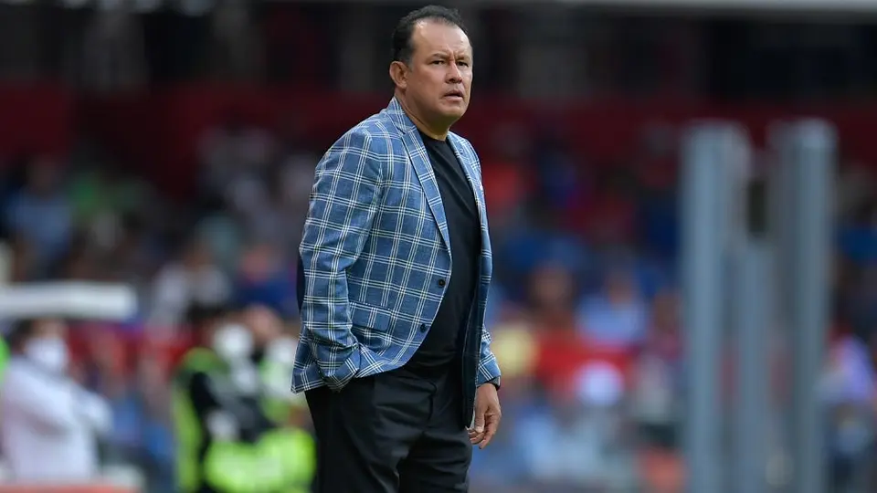 Juan Reynoso: Cruz Azul hizo oficial la salida del director técnico