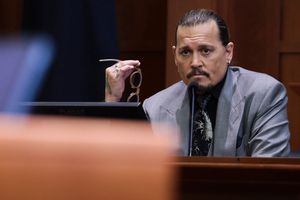 Johnny Depp reveló que Amber Heard le apagó un cigarrillo en la cara y le dejó heces en la cama