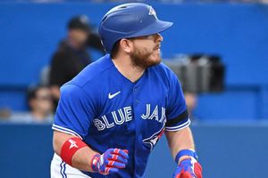 Alejandro Kirk: Conectó cuadrangular por tercer juego consecutivo