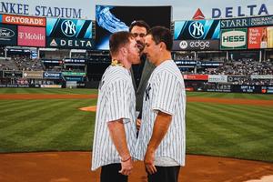 Canelo Álvarez y Gennady Golovkin lanzaron primera bola en juego de Yankees