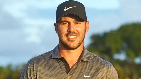 Brooks Koepka, estrella del golf, arrebató celular a fanático tras competición