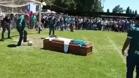 Video: Jugador fallecido de equipo chileno marcó su 'ultimo gol' en un insólito homenaje