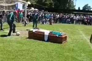 Video: Jugador fallecido de equipo chileno marcó su 'ultimo gol' en un insólito homenaje