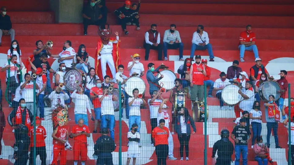 Toluca: Aficionados colocaron pancartas exigiendo mejores resultados