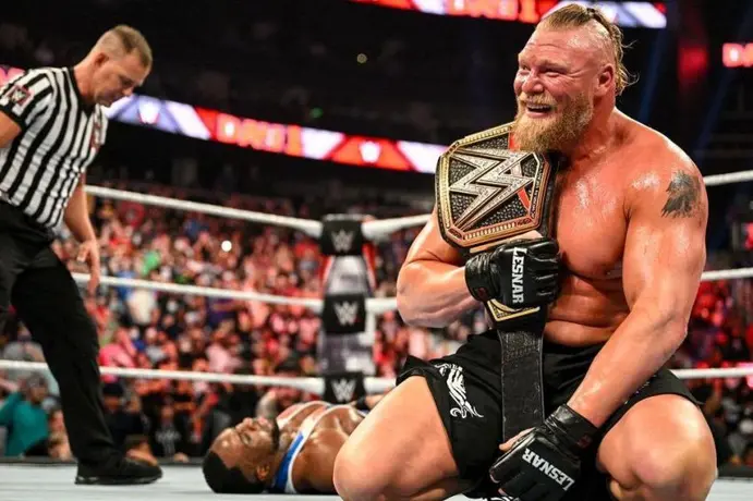 WWE: Brock Lesnar ganó el Elimination Chamber y es el nuevo campeón