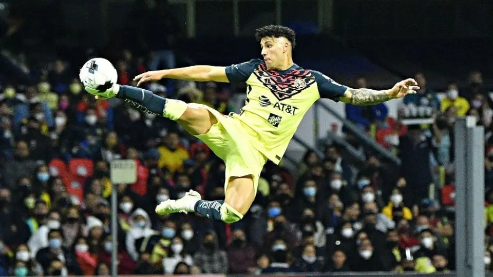 América: Jorge Sánchez sorprendió con regreso a los entrenamientos tras su lesión