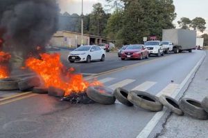 México-Cuernavaca: Hubo bloqueo en la carretera federal por conflicto entre pobladores