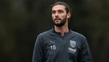 Joven defendió a Andy Carroll tras ser acusado de infidelidad a días de su boda