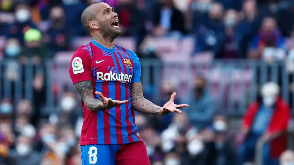 Dani Alves: Comité de Apelación mantuvo sanción de dos juegos al brasileño