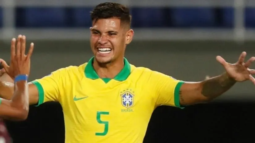Bruno Guimaraes en un partido con la Selección de Brasil | ESPECIAL