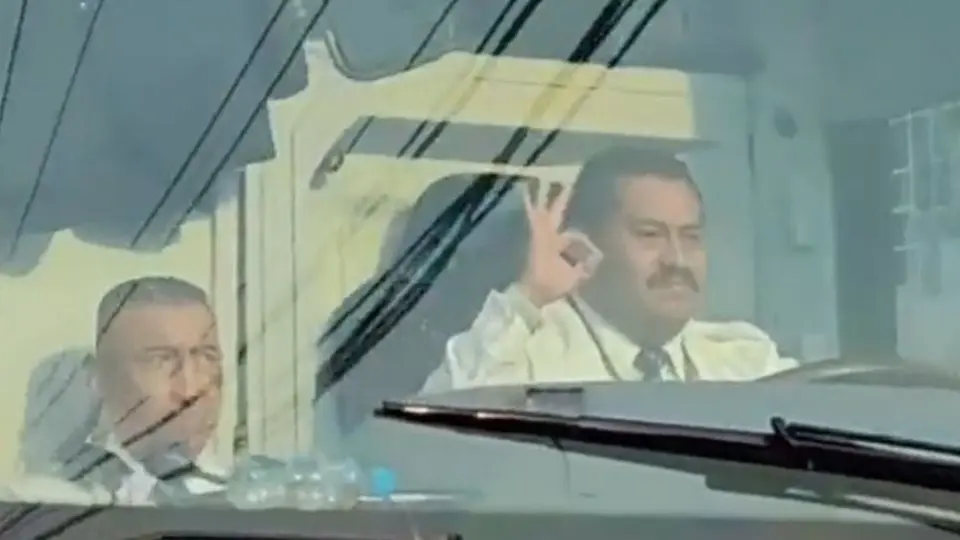 Video: Chofer del Atlas trolleó a los aficionados de Tigres tras abucheos en su llegada al estadio