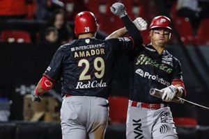 Diablos Rojos: Apaleó a Toros de Tijuana y se agenció la primera serie de la temporada