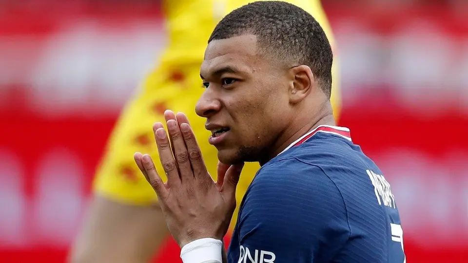 Padre de Mbappé se negó a opinar sobre la decisión del jugador de no participar en acciones publicitarias