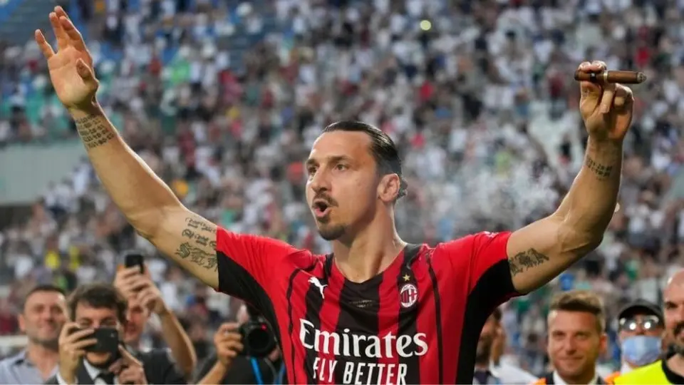 Zlatan Ibrahimovic: Subastan réplicas de la nariz de la estatua del atacante sueco