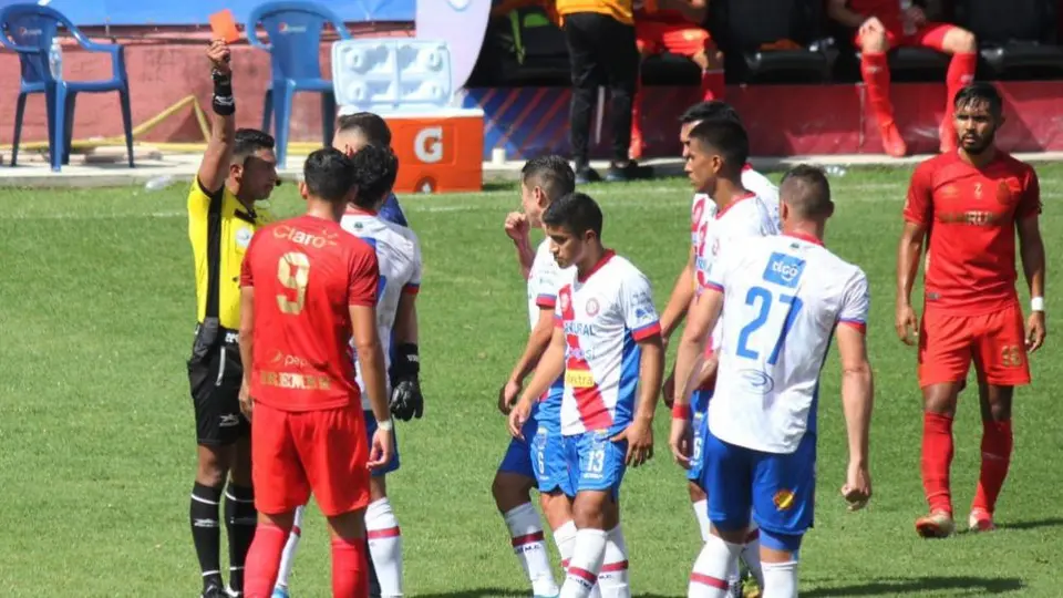 Chuletita Orozco: Fue expulsado tras conato de bronca en eliminación del Xelajú en Cuartos