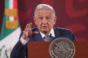 AMLO: 'Carlos Slim asumió la responsabilidad del accidente en la Línea 12 del metro'