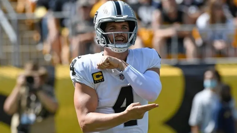 NFL: Derek Carr extendió su contrato con Las Vegas Raiders por tres años