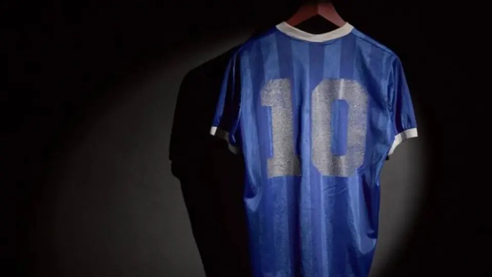 Maradona: Jersey de 'La Mano De Dios' rompe récord de subasta de artículos deportivos