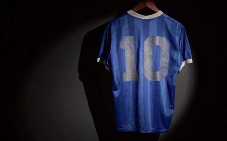 Maradona: Jersey de 'La Mano De Dios' rompe récord de subasta de artículos deportivos
